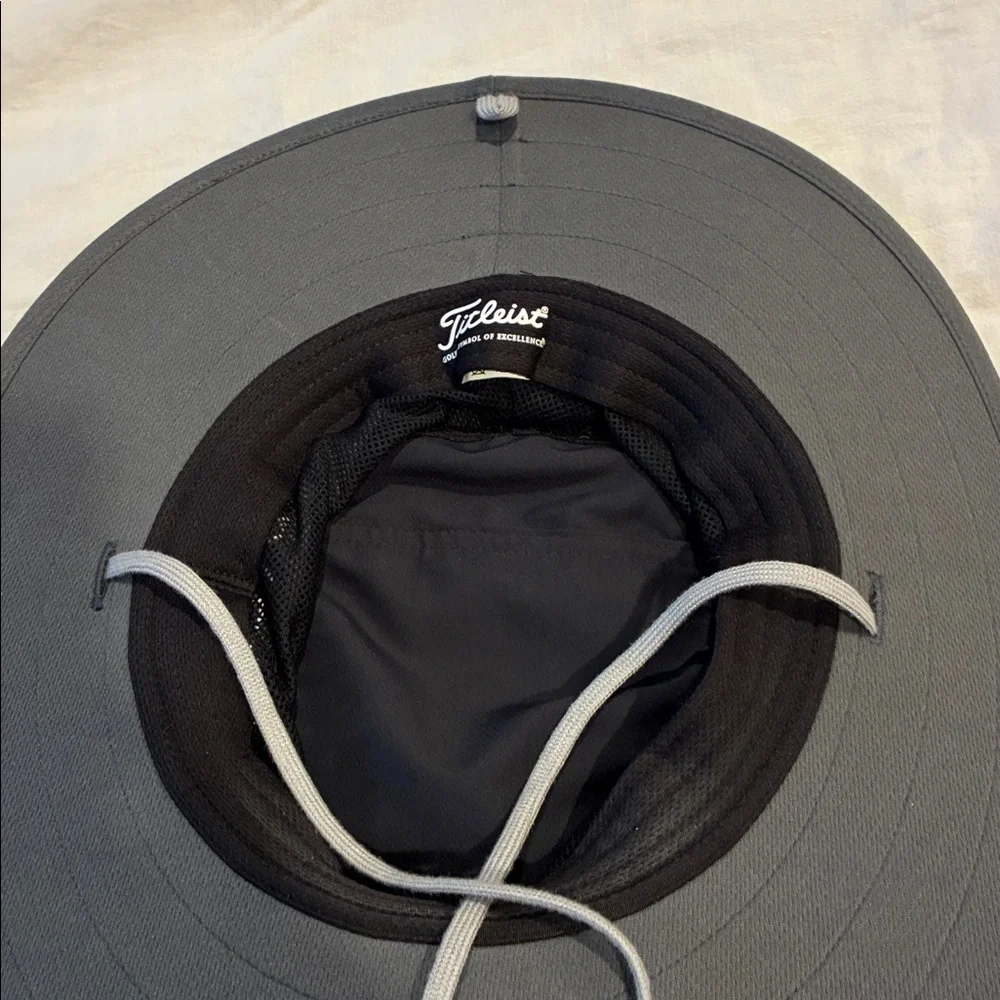 Titleist FJ Aussie golf hat, adjustable head and chin straps. - Picture 4 of 9